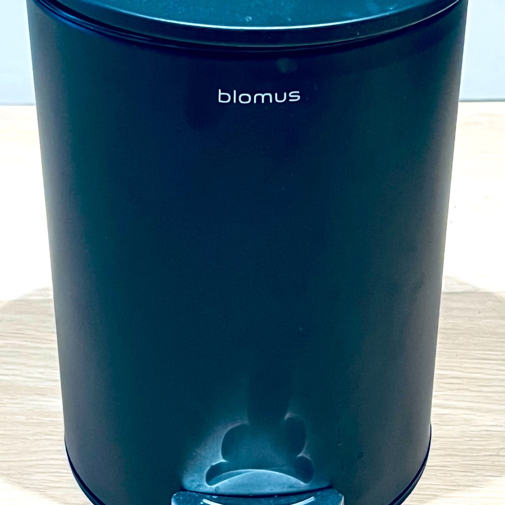 Blomus modern matte black trash basket small size